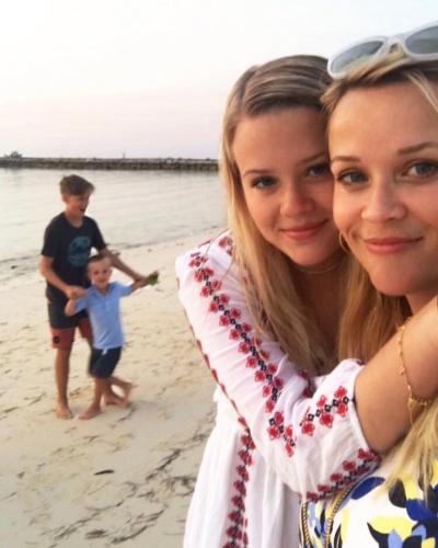 Риз Уизерспун сделала серию трогательных снимков с 4-летним сыном Риз Уизерспун сделала серию трогательных снимков с 4-летним сыном