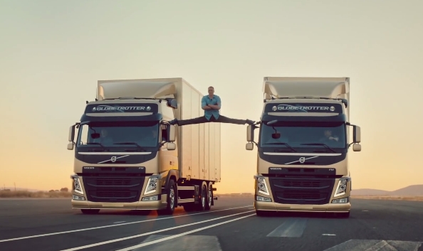 Знаменитый поперечный шпагат Ван Дамма в рекламном ролике Volvo. - Трейлеры Знаменитый поперечный шпагат Ван Дамма в рекламном ролике Volvo. - Трейлеры