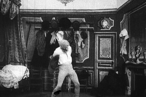 Невозможное раздевание (1900) - Трейлеры Невозможное раздевание (1900) - Трейлеры