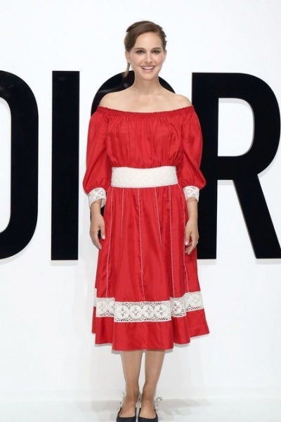 Натали Портман на фотоколле Dior for Love в Токио Натали Портман на фотоколле Dior for Love в Токио