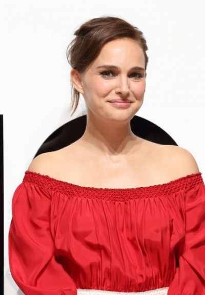 Натали Портман на фотоколле Dior for Love в Токио Натали Портман на фотоколле Dior for Love в Токио