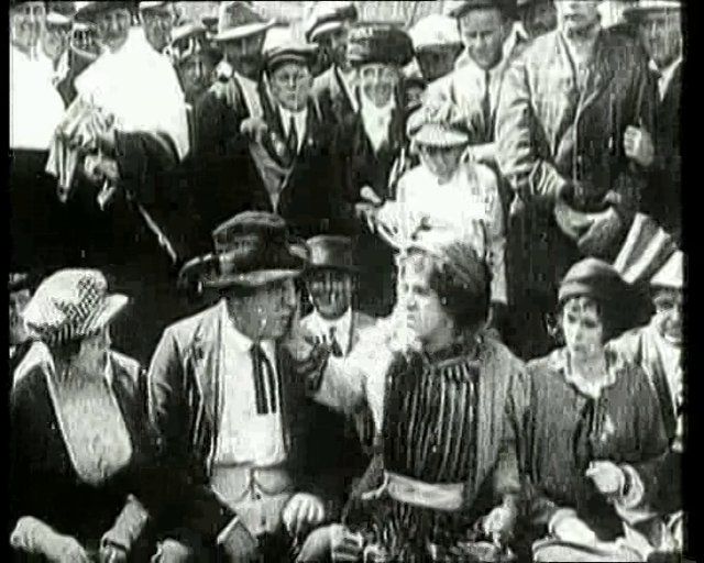 Беспокойный день (1914) - Трейлеры Беспокойный день (1914) - Трейлеры