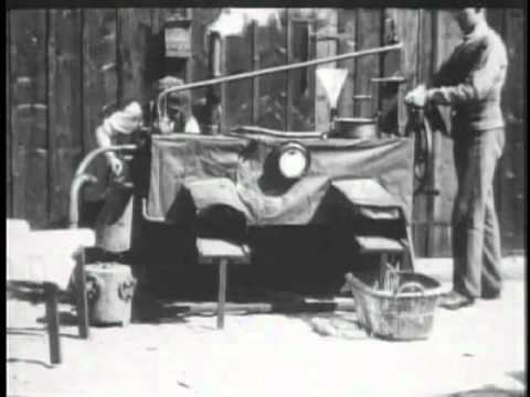 Шляпо-сосисочный агрегат (1900) - Трейлеры Шляпо-сосисочный агрегат (1900) - Трейлеры