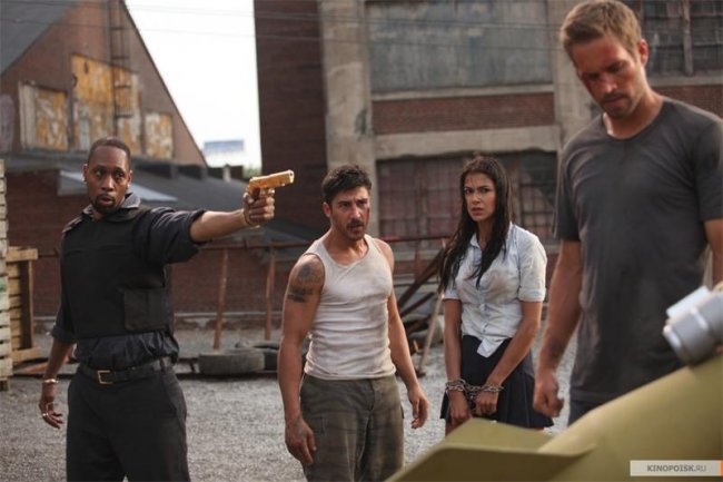 13-й район: Кирпичные особняки (2013) - Трейлеры