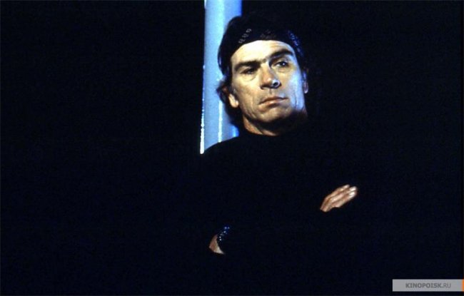 В осаде (1992) - Трейлеры