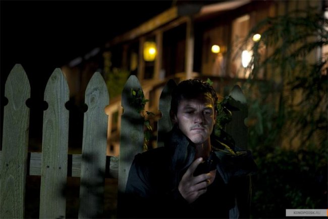 Никто не выжил (2012) - Трейлеры