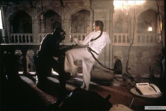 Лара Крофт: Расхитительница гробниц (2001) - Трейлеры