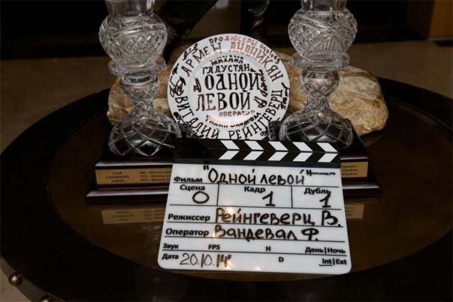 Одной левой (премьера 16 апреля 2015) - Трейлеры