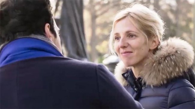 Она его обожает / Elle l'adore (2014) - Трейлеры