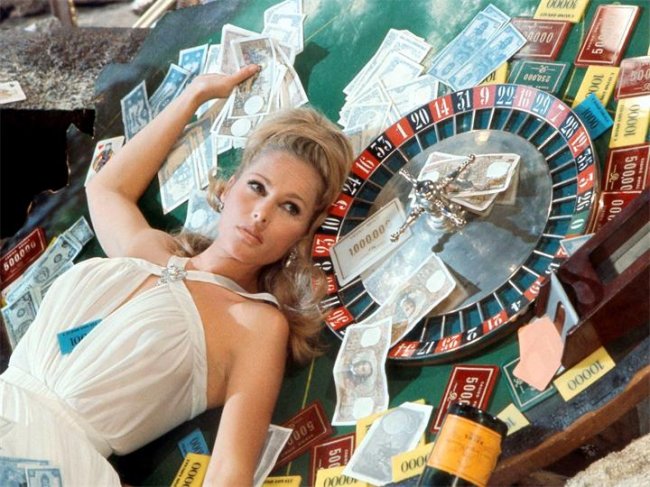 ...Casino Royale... - Трейлеры