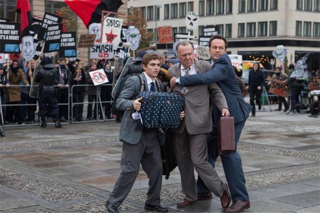 Между делом / Unfinished Business (2015) - Трейлеры