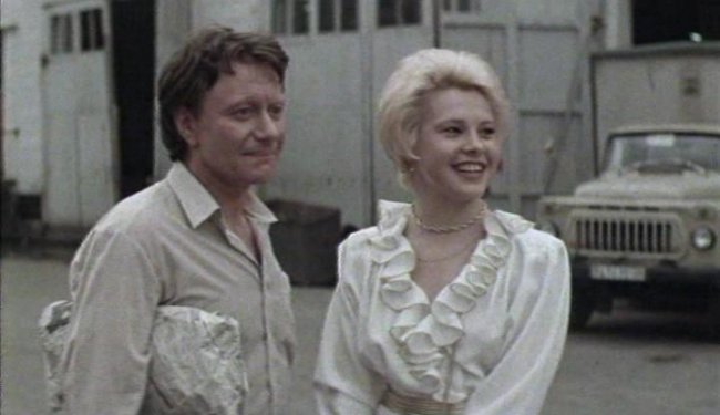Фильм "Блондинка за углом" (1984) - Трейлеры