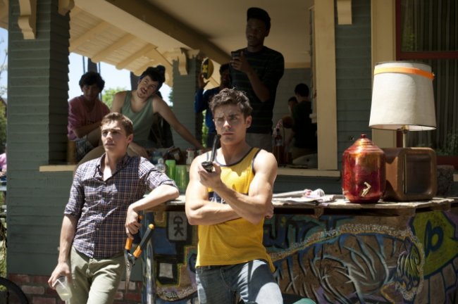 Соседи на тропе войны (2014) Neighbors - Трейлеры