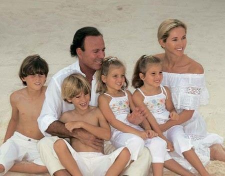 Хулио Иглесиас (Julio Iglesias) биография певца, фото, личная жизнь, его жена и дети 2017 - Российские актеры. Хулио Иглесиас (Julio Iglesias) биография певца, фото, личная жизнь, его жена и дети 2017 - Российские актеры.