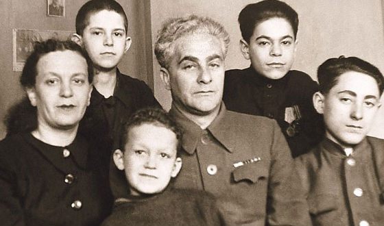 Биография Иосифа Кобзона - Режиссеры. Биография Иосифа Кобзона - Режиссеры.