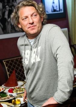 Александр Олейников биография телеведущего, фото, его семья и жена 2017 - Российские актеры.