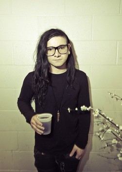 Скриллекс (Skrillex) или Сонни Джон Мур, ошибочно Скрилекс, биография и фото 2017 - Режиссеры.