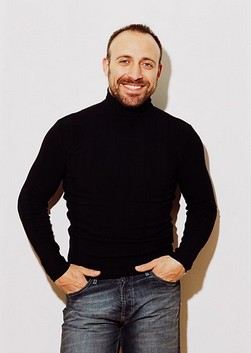 Халит Эргенч (Halit Ergenc) биография актера, фото, личная жизнь, его семья и жена - Российские актеры.