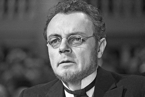 Биография Кирилла Лаврова - Российские актеры.