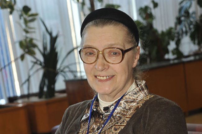 Людмила Абрамова - Биография