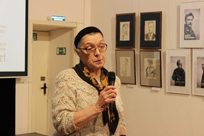 Людмила Абрамова - Биография