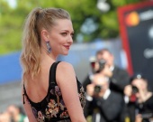 Аманда Сейфрид на премьере фильма на Венецианском кинофестивале Аманда Сейфрид на премьере фильма на Венецианском кинофестивале