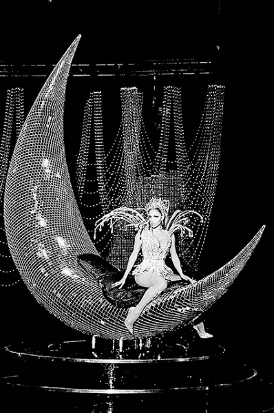 Дженнифер Лопес снялась в откровенных образах для журнала Дженнифер Лопес снялась в откровенных образах для журнала