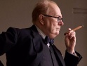 Неузнаваемый Гари Олдман на постере фильма о Черчилле