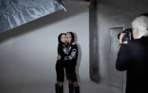 Лили Роуз Депп и Кара Делевинь в новой рекламе Chanel Лили Роуз Депп и Кара Делевинь в новой рекламе Chanel