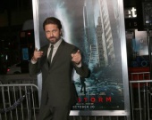 Джерард Батлер на премьере фильма "Геошторм" в Голливуде Джерард Батлер на премьере фильма "Геошторм" в Голливуде