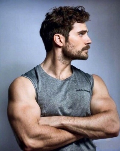 Генри Кавилл снялся в фотосессии для декабрьского Men's Health