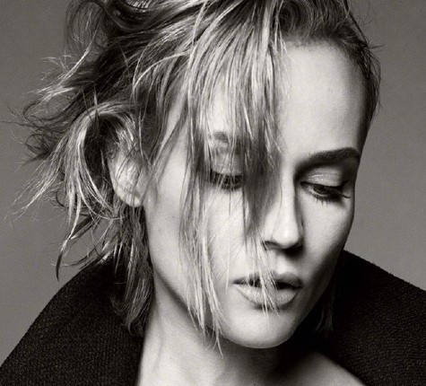 Дайан Крюгер украсила обложку декабрьского Vogue Germany