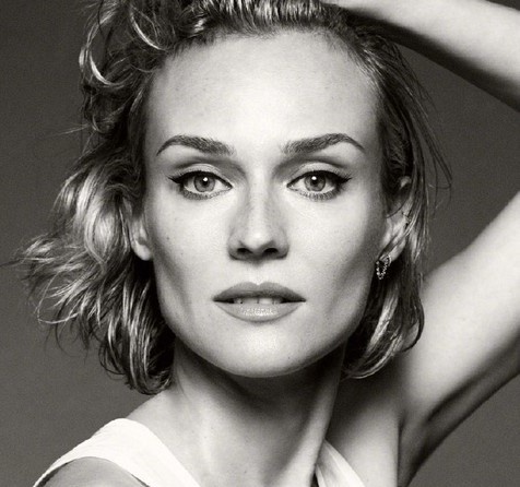 Дайан Крюгер украсила обложку декабрьского Vogue Germany