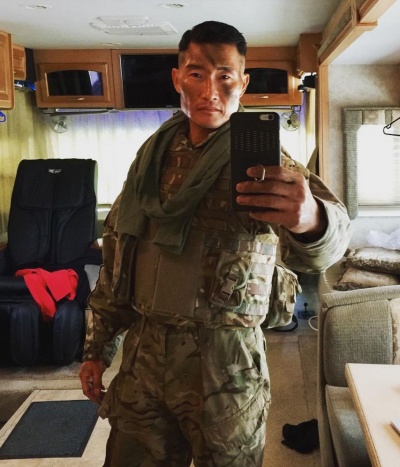 Дэниэл Дэй Ким показал своего героя с Хеллбоя Дэниэл Дэй Ким показал своего героя с Хеллбоя