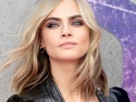 Кара Делевинь заинтриговала снимком в свадебном платье