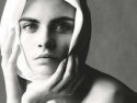 Кара Делевинь в фотосессии для июньского Vogue UK