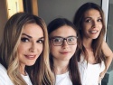 Ольга Сумская поделилась редким фото с дочками