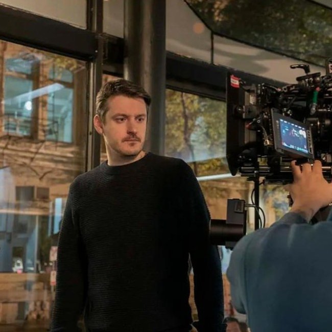 Илья Найшуллер может стать режиссером боевика «Дом у дороги 2» для Amazon - «Новости кино»