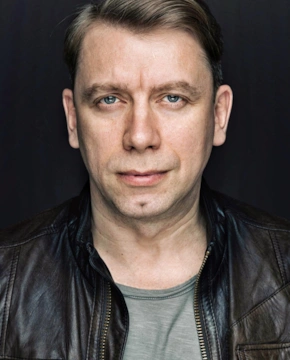 Роман Гредин — биография, личная жизнь, фото, новости, актер, фильмография, режиссер, «Интерны», «Сердцеед» 2025 - 24СМИ - Биография