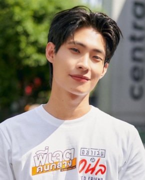 Тьютор Корапат Ламной — биография, личная жизнь, фото, новости, актер, Йим Париньякон Кханасава 2025 - 24СМИ - Биография