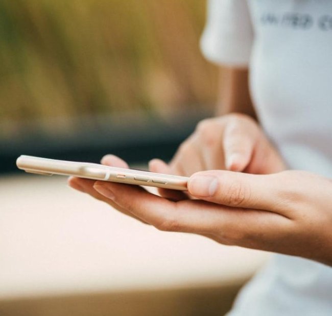 Почти 50% представителей молодого поколения предпочитают YouTube и TikTok традиционному ТВ - «Новости кино»