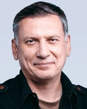 Олег Жилин — биография, личная жизнь, фото, новости, актер, фильмография, в молодости, Театр «Комедианты» 2025 - 24СМИ - Биография