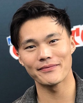 Джон Харлан Ким — биография, личная жизнь, фото, новости, фильмография, «Оно. Первое пришествие» 2026 - 24СМИ - Биография