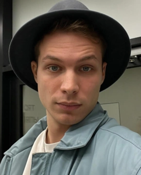 Александр Гурьев — биография, личная жизнь, фото, новости, актер, отец, в детстве, фильмография, возраст 2026 - 24СМИ - Биография