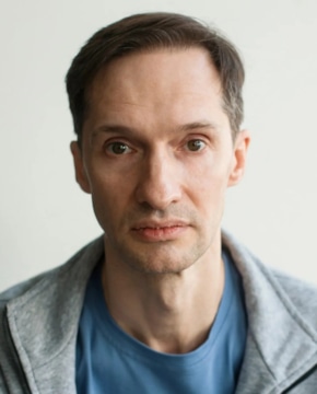 Денис Ясик — биография, личная жизнь, фото, новости, актер, фильмография, озвучивание, театр им. Пушкина 2026 - 24СМИ - Биография