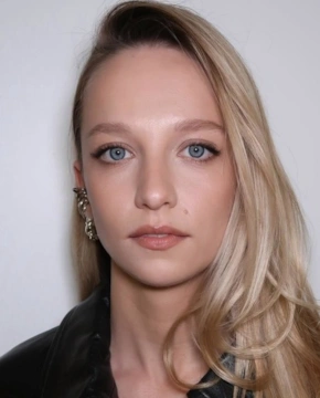 Молли Уиндсор — биография, личная жизнь, фото, новости, британская актриса, фильмография, сериал «Отреченная» 2026 - 24СМИ - Биография